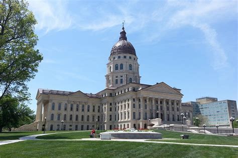 state of kansas capitol.